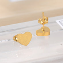 Load image into Gallery viewer, Heart Stud Earrings [variant_title]
