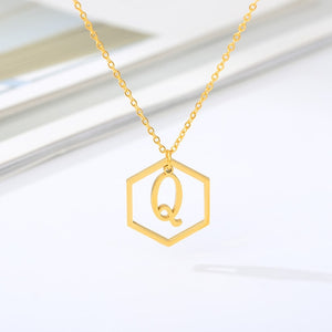 Initial Hexagon Necklace Q / 43cm